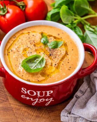 High Protein Roasted Tomato Soup with Cottage Cheese (and Chicken!)  This deliciously creamy high protein tomato soup contains cottage cheese, roasted tomatoes, garlic, and roast chicken for 30 grams of protein per serving!