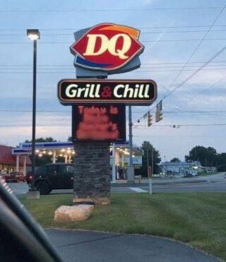 Wisconsin Dairy Queen’s “Politically Incorrect” Sign Sparks Nationwide Debate on Free Speech and Tradition