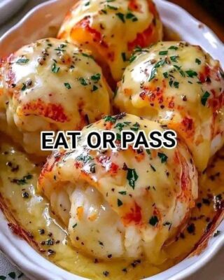 Broiled Lobster Tails in Creamy Garlic Butter Sauce